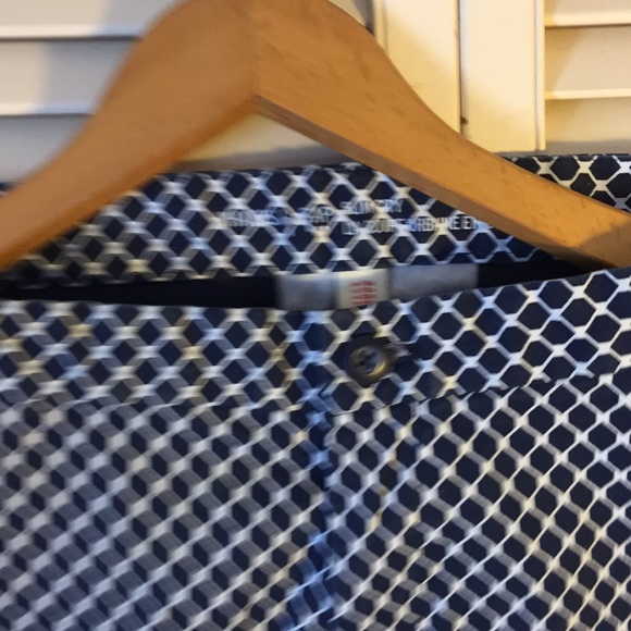 GAP Khakis Slim City Capris - Picture 3 of 4